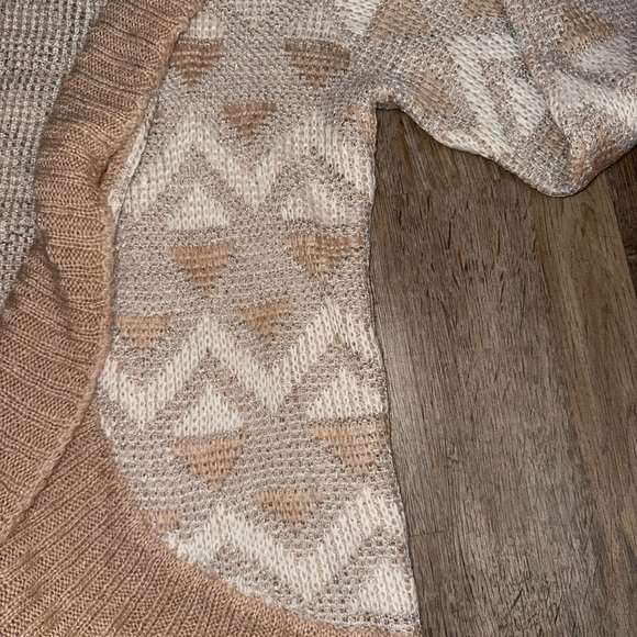 Maurices• Geometric Silver Shimmer Cardigan - Picture 5 of 9